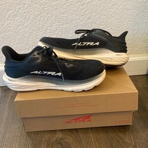 Women's Altra Torin 8--size 7 wide